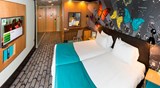 Holiday_Inn_Salisbury_Stonehenge_Twin_Room_2.jpg